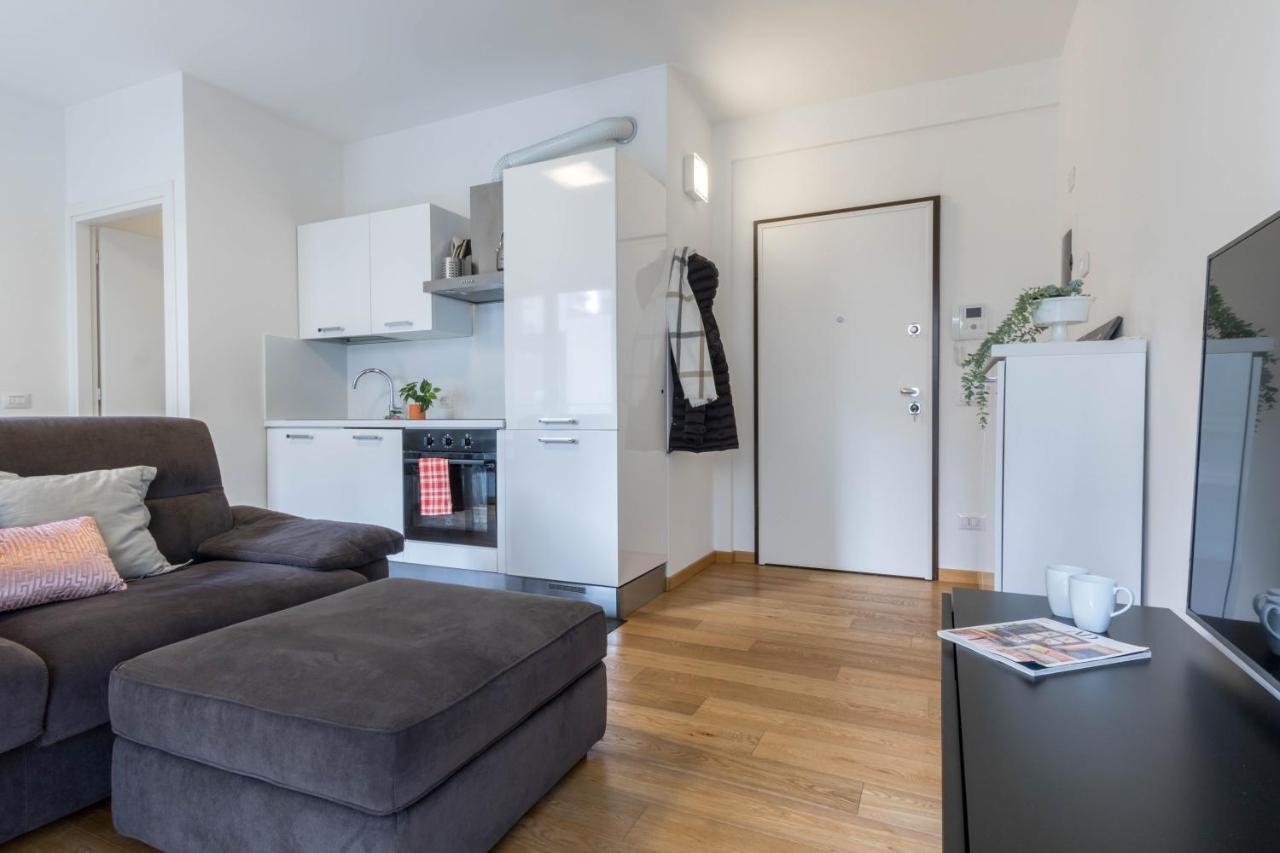 Joivy Superb Flat For 4 With Balcony Near Milano Centrale Lägenhet Exteriör bild
